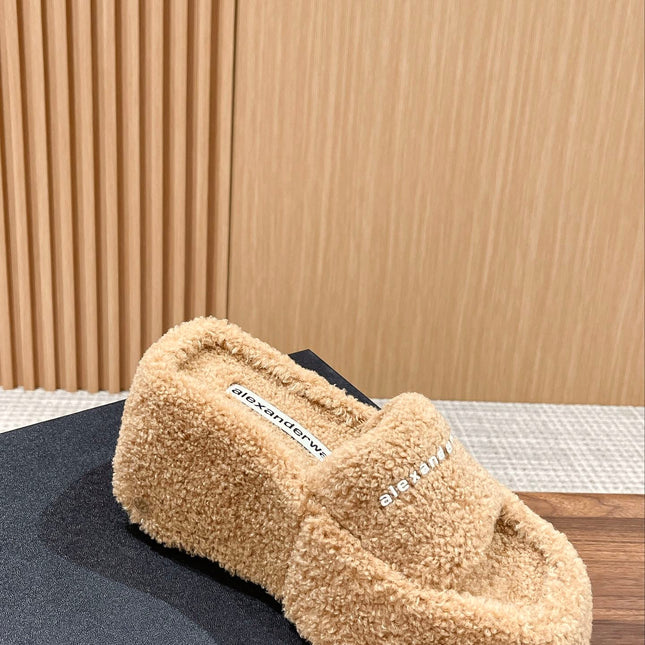 CHUNKY PLATFORM SIPPERS IN CAMEL BEIGE LAMBSWOOL