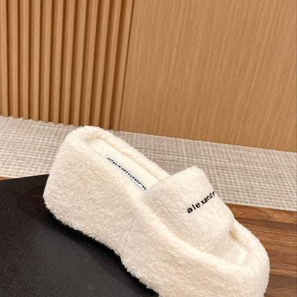 CHUNKY PLATFORM SIPPERS IN WHITE LAMBSWOOL