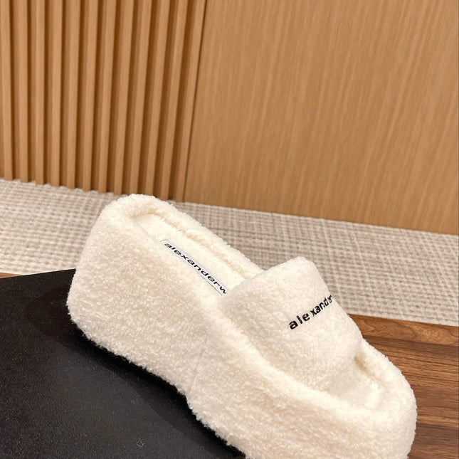 CHUNKY PLATFORM SIPPERS IN WHITE LAMBSWOOL