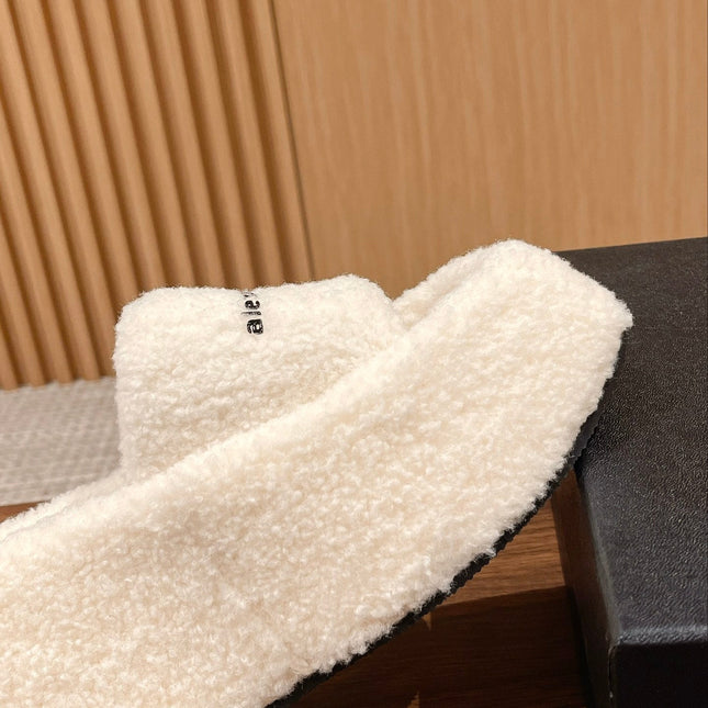 CHUNKY PLATFORM SIPPERS IN WHITE LAMBSWOOL