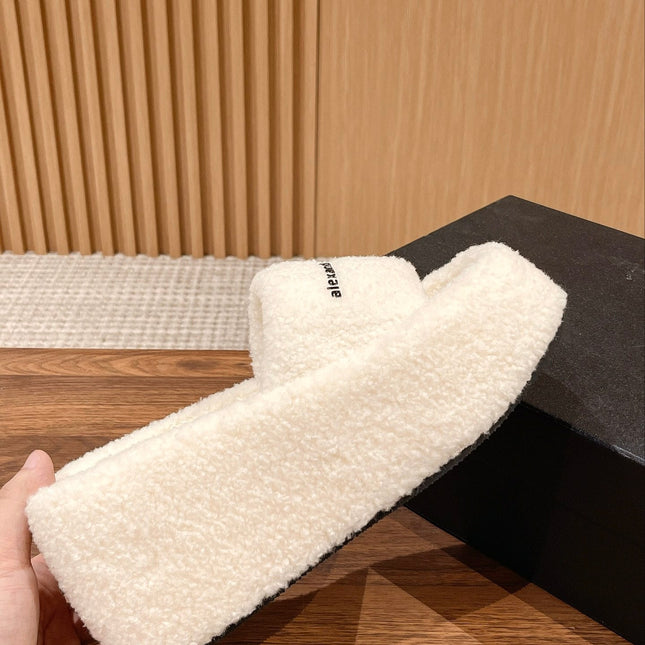 CHUNKY PLATFORM SIPPERS IN WHITE LAMBSWOOL