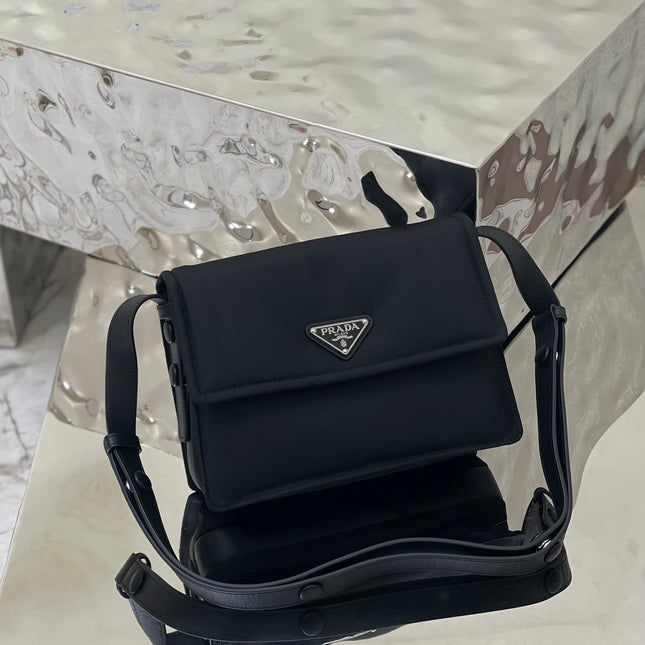 PRA CINI 23 MEDIUM BAG IN BLACK RE-NYLON WITH STRAP