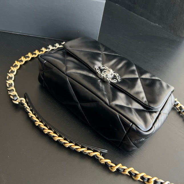 19 FLAP BAG 30 BLACK GOATSKIN RUTHENIUM HARDWARE