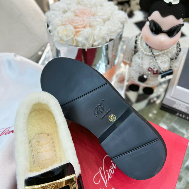 VIV' RANGERS LOAFERS IN BLACK PATENT CALFSKIN FLEECE LINING GOLD BUCKLE