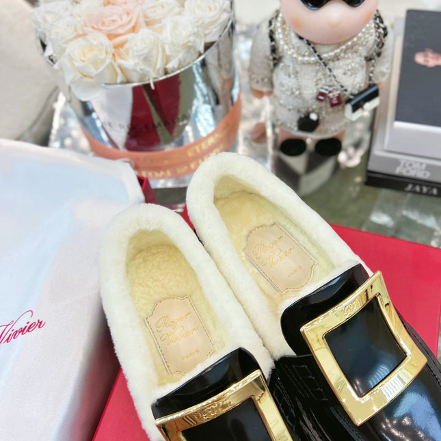 VIV' RANGERS LOAFERS IN BLACK PATENT CALFSKIN FLEECE LINING GOLD BUCKLE