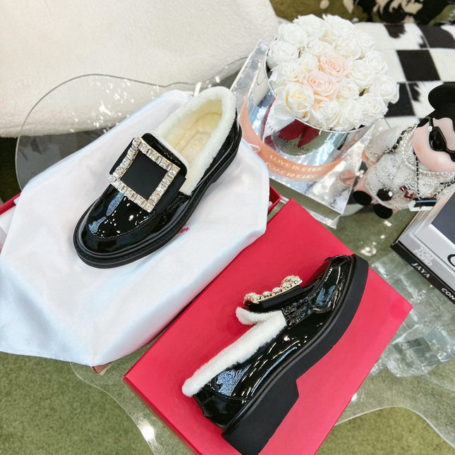VIV' RANGERS LOAFERS IN BLACK PATENT CALFSKIN FLEECE LINING CRYSTAL BUCKLE