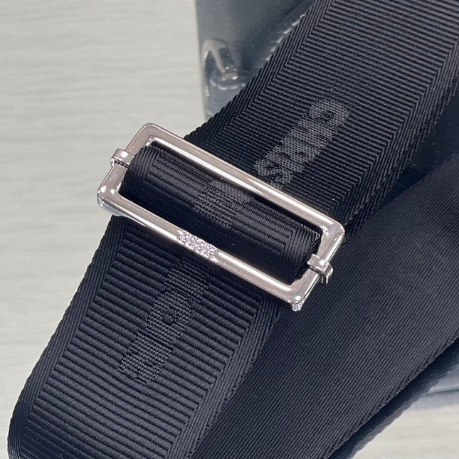 GALLOP SLING BAG 27 IN BLACK CALFSKIN