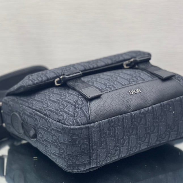 MEDIUM 31 BAG WITH STRAP IN BLACK OBLIQUE JACQUARD AND CALFSKIN