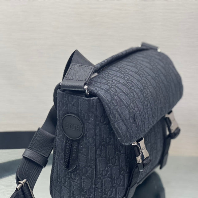 MEDIUM 31 BAG WITH STRAP IN BLACK OBLIQUE JACQUARD AND CALFSKIN