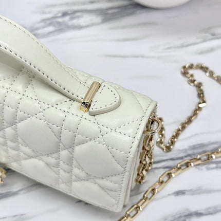 LADY 21 CHAIN BAG IN WHITE LAMBSKIN