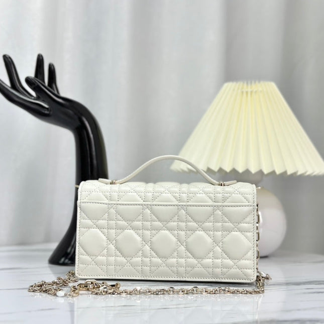 LADY 21 CHAIN BAG IN WHITE LAMBSKIN