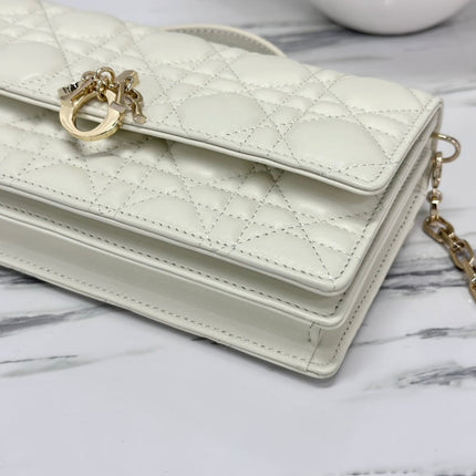 LADY 21 CHAIN BAG IN WHITE LAMBSKIN