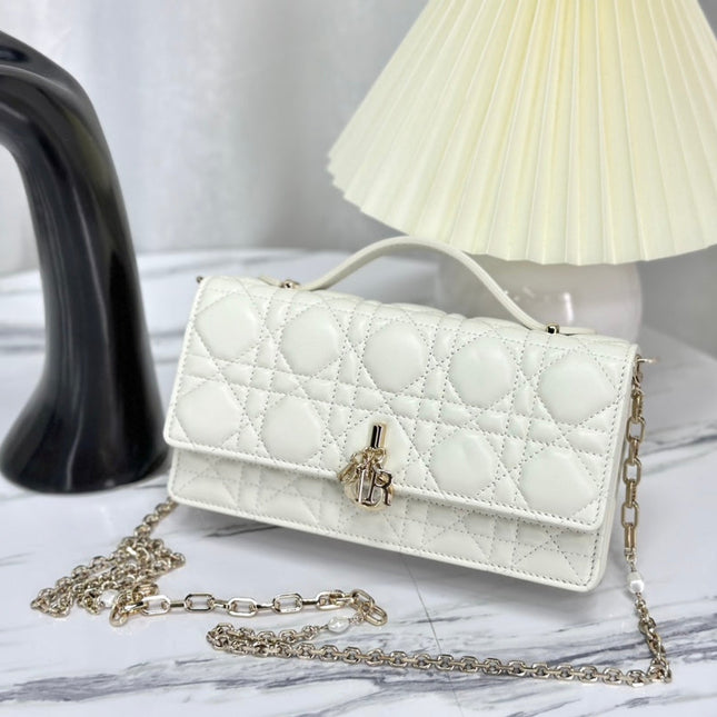 LADY 21 CHAIN BAG IN WHITE LAMBSKIN