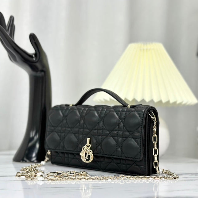 LADY CHAIN BAG 21 IN BLACK LAMBSKIN