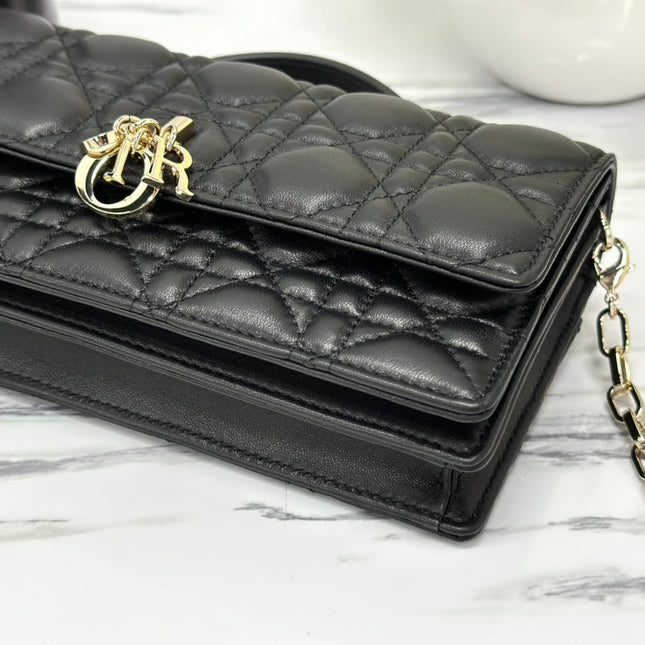 LADY CHAIN BAG 21 IN BLACK LAMBSKIN