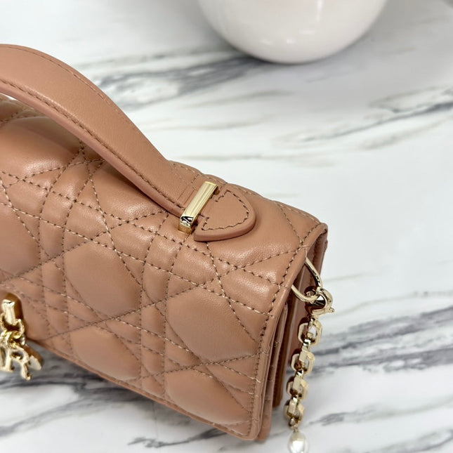 LADY CHAIN BAG 21 IN ALMOND BEIGE LAMBSKIN