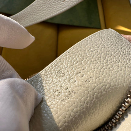 SHOULDER BAG 25 IN WHITE LAMBSKIN GOLD HARDWARE