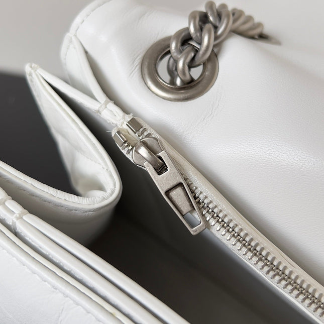 CRUSH CHAINED BAG 32 IN WHITE QUILTED CRUSHED CALFSKIN SILVER HARDWARE