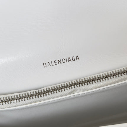 CRUSH CHAINED BAG 25 IN WHITE QUILTED CRUSHED CALFSKIN SILVER HARDWARE