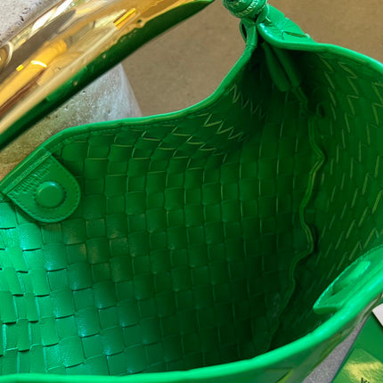 SARDINE 33 WITH CHAIN IN SHAMROCK GREEN LAMBSKIN
