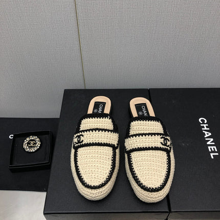 HALF-MULES IN CREAM WOOL WOVEN