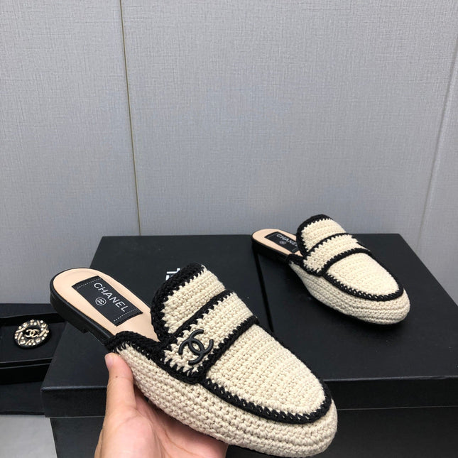 HALF-MULES IN CREAM WOOL WOVEN
