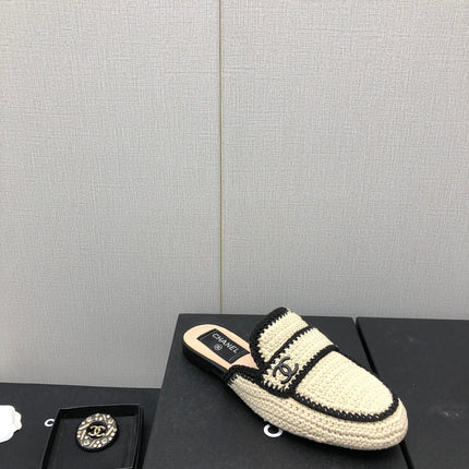 HALF-MULES IN CREAM WOOL WOVEN