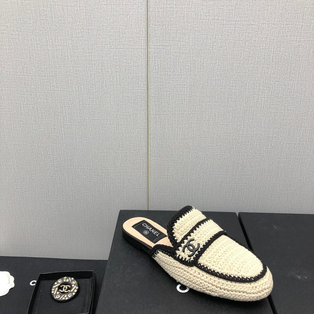 HALF-MULES IN CREAM WOOL WOVEN