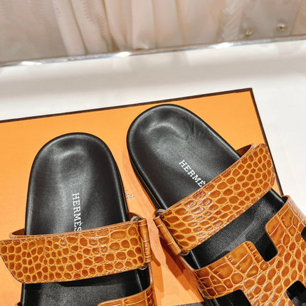 CHYPRE SANDAL BLACK AND BRIGHT BROWN LAMBSKIN