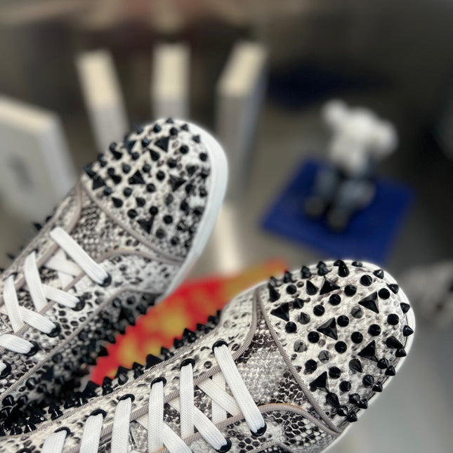 SPIKE STUDDED HIGH-TOP SNEAKERS IN WHITE MIX BLACK CALFSKIN