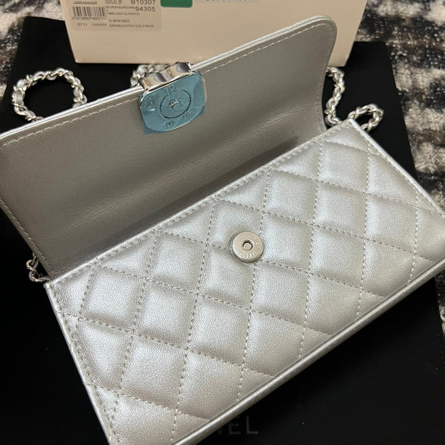 CC KELLY 18 BAG IN SILVER CALFSKIN WITH STRAP