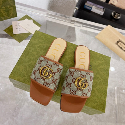 GG EXCLUSIVE SLIDE SANDAL CARAMEL AND GRAY FABRIC