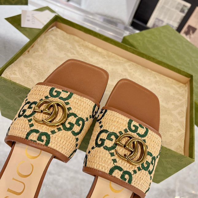 GG EXCLUSIVE SLIDE SANDAL CARAMEL SEDGE