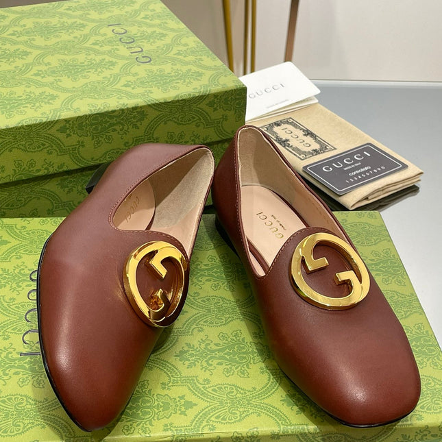 BLONDIE LOGO-PLAQUE LOAFERS IN SYRUP BROWN CALFSKIN WITH GOLD HARDWARE