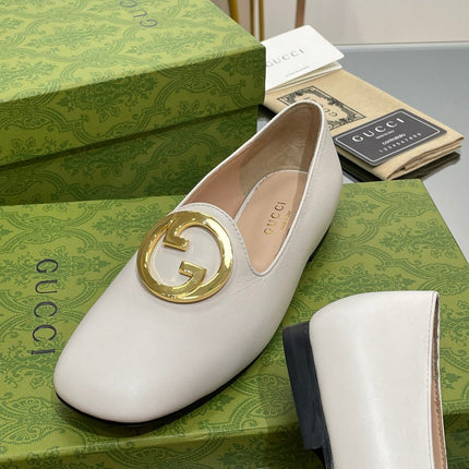 BLONDIE LOGO-PLAQUE LOAFERS IN WHITE CALFSKIN WITH GOLD HARDWARE