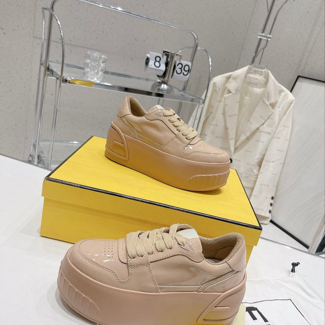 FENDI LOW-TOP TRAINER IN TAN BEIGE CALFSKIN