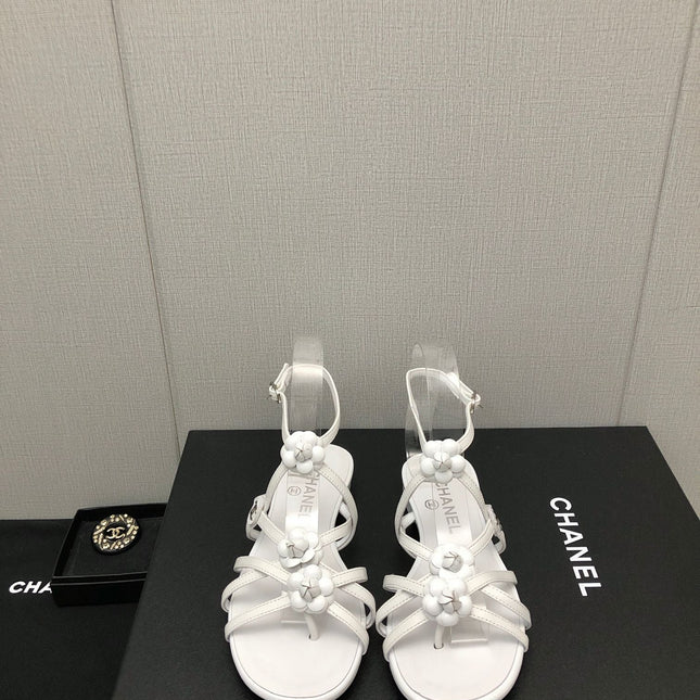 FLORAL FLAT SANDAL IN WHITE LAMBSKIN