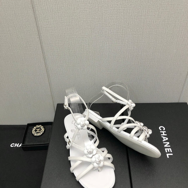 FLORAL FLAT SANDAL IN WHITE LAMBSKIN