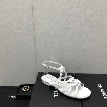 FLORAL FLAT SANDAL IN WHITE LAMBSKIN