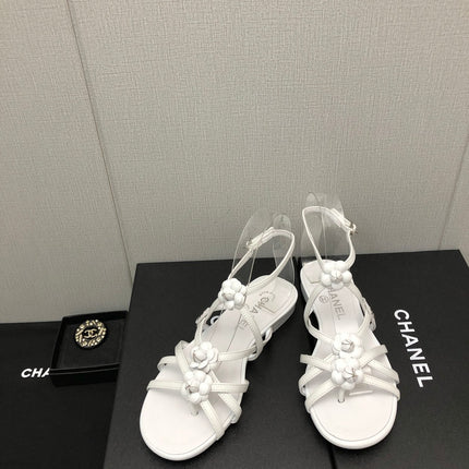 FLORAL FLAT SANDAL IN WHITE LAMBSKIN