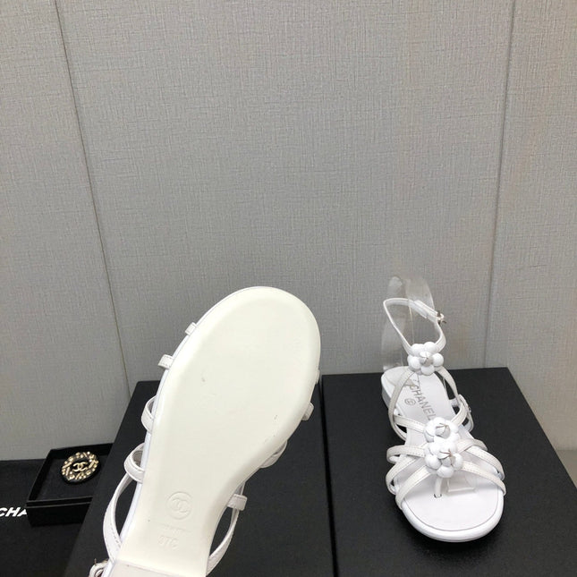 FLORAL FLAT SANDAL IN WHITE LAMBSKIN