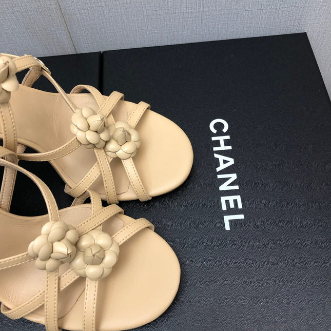 FLORAL HIGH HEEL SANDAL IN SAND YELLOW LAMBSKIN