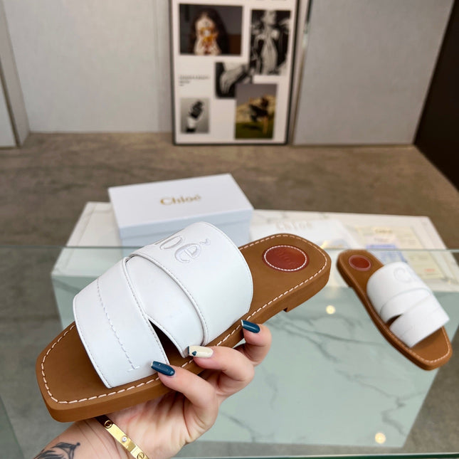 WOODY MULE IN WHITE LAMBSKIN WITH EMBROIDERED LOGO