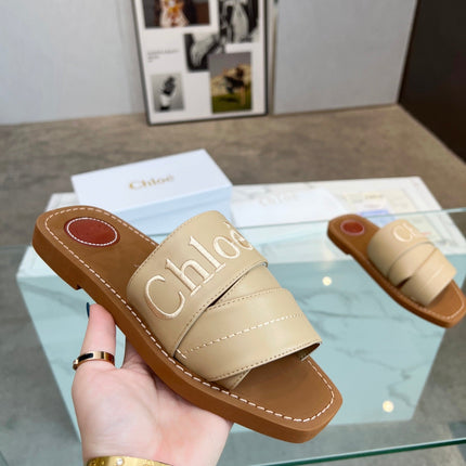 WOODY MULE IN TUSCAN BEIGE LAMBSKIN WITH EMBROIDERED LOGO