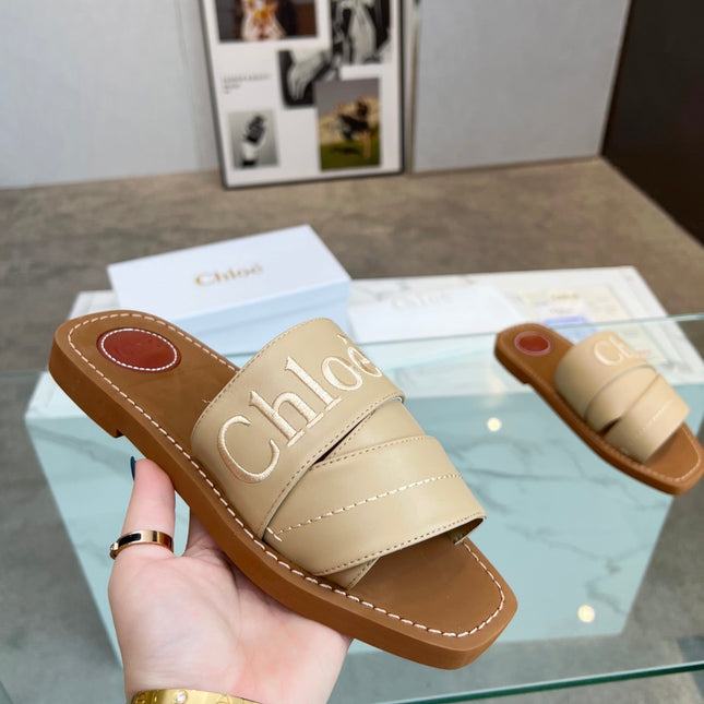 WOODY MULE IN TUSCAN BEIGE LAMBSKIN WITH EMBROIDERED LOGO