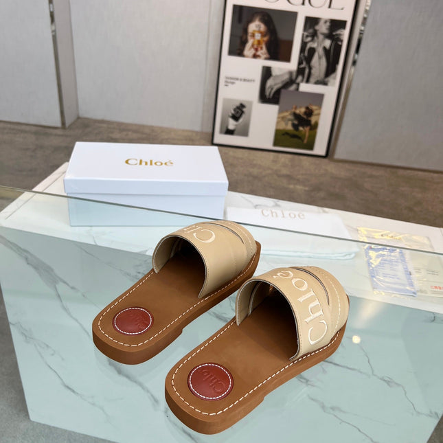 WOODY MULE IN TUSCAN BEIGE LAMBSKIN WITH EMBROIDERED LOGO