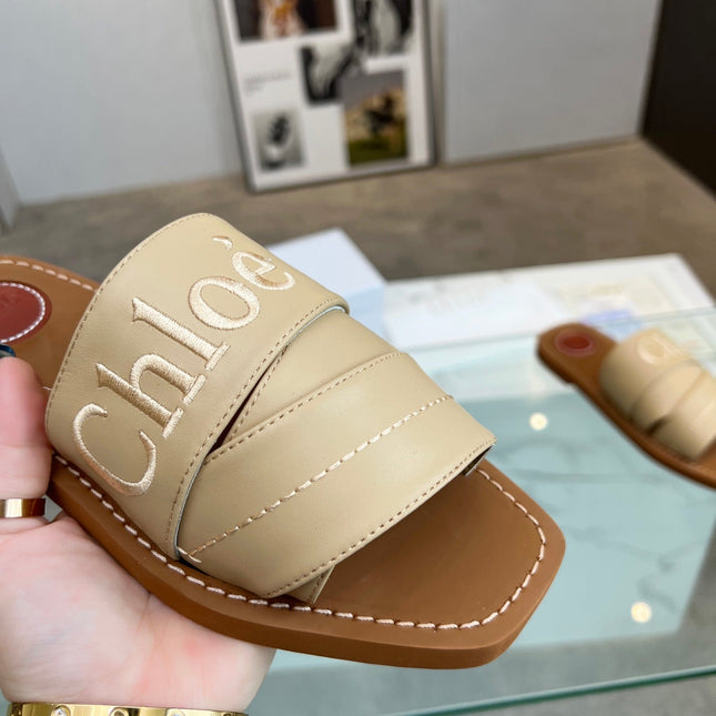 WOODY MULE IN TUSCAN BEIGE LAMBSKIN WITH EMBROIDERED LOGO