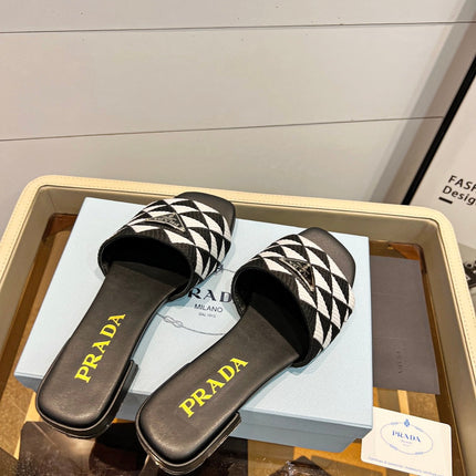 PRA EMBROIDERED SLIDES FLAT BLACK AND WHITE FABRIC