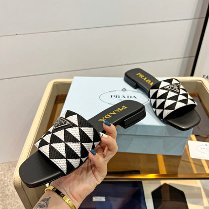 PRA EMBROIDERED SLIDES FLAT BLACK AND WHITE FABRIC