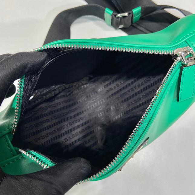 TRIANGULAR BAG 27 IN GO GREEN SMOOTH LAMBSKIN